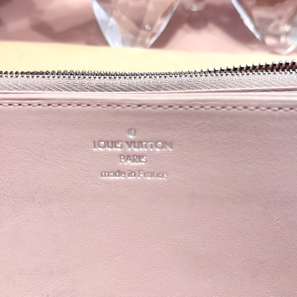 RE LISTED IN CLOSET Louis Vuitton Lilac Mahina Zippy Wallet - Picture 8 of 10